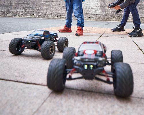 Závody monster trucků